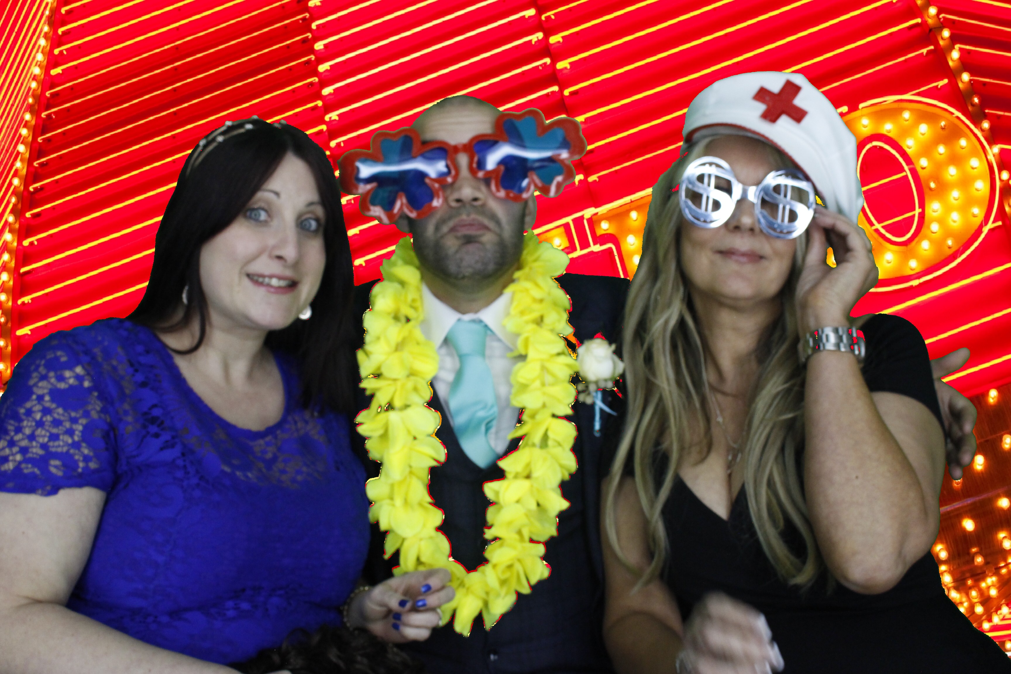 Mr & Mrs Mills | View more photos from the event at gallery.myphotoboothexperience.co.uk/u/MyPhotoBoothExperienceLtd/Mr-Mrs-Mills
